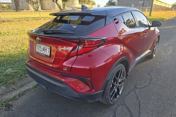 2021 Toyota C-HR Hybrid GR-S image 17