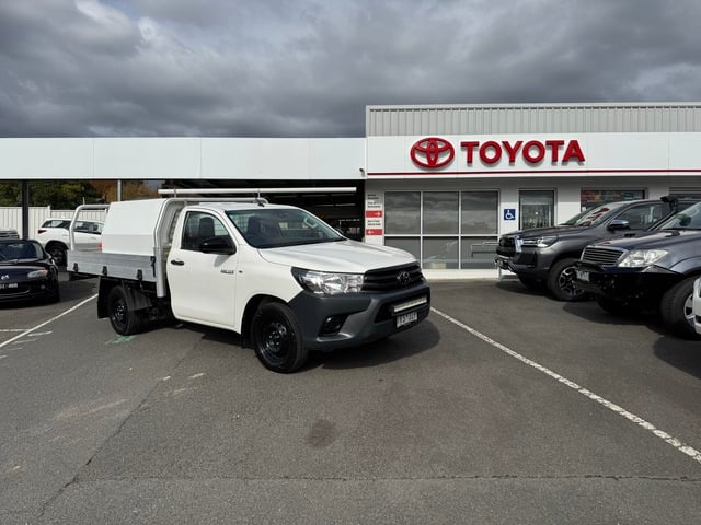 2019 Toyota Hilux Workmate image 1