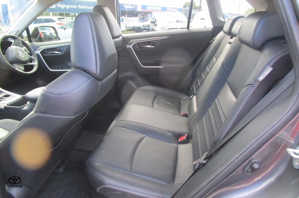 2022 Toyota Rav4 Hybrid Cruiser 2WD image 12