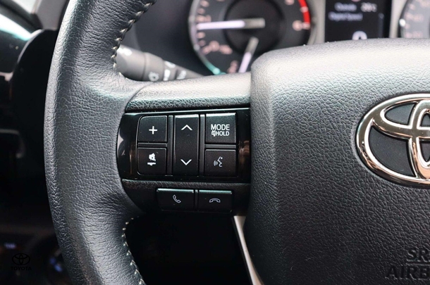 2022 Toyota Hilux 4x4 SR5 image 24