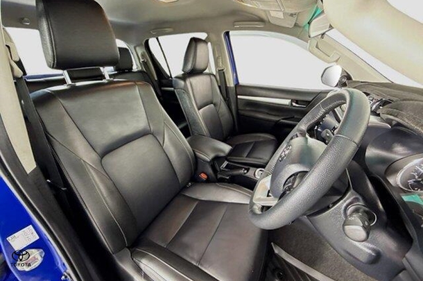 2021 Toyota Hilux SR5 image 11