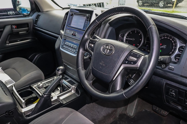 2019 Toyota Landcruiser GXL image 5