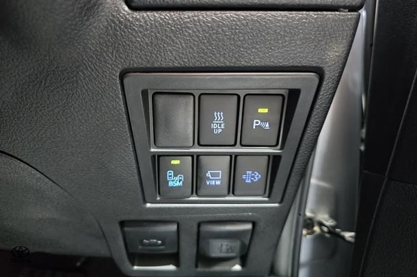 2024 Toyota Hilux SR5 image 19