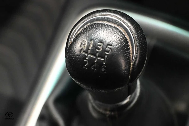 2018 Toyota Hilux 4x4 SR5 image 13
