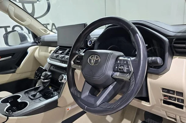 2022 Toyota Landcruiser Sahara ZX image 12
