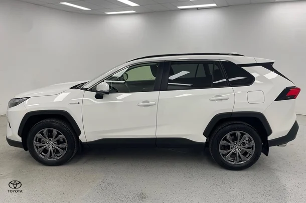 2023 Toyota RAV4 Hybrid GXL-2WD image 6