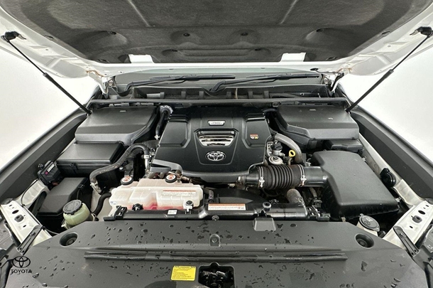 2023 Toyota Landcruiser GXL image 29