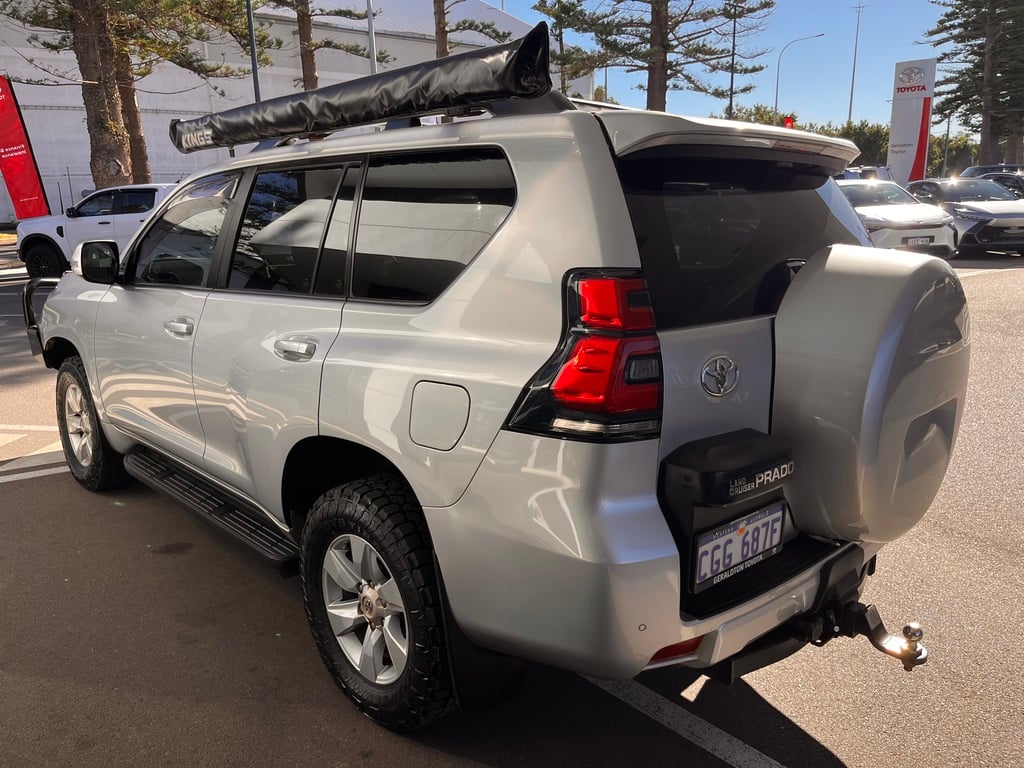 2019 Toyota Prado GXL image 3