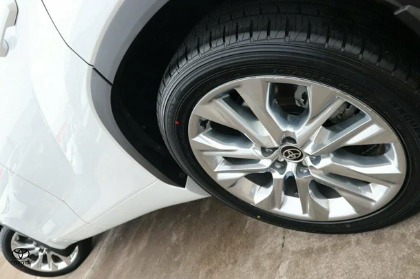 2022 Toyota Kluger Hybrid AWD GRANDE image 4