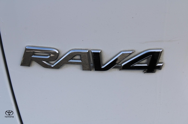2020 Toyota RAV4 GX-2WD image 13