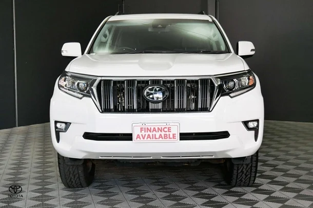 2023 Toyota Prado GXL image 2