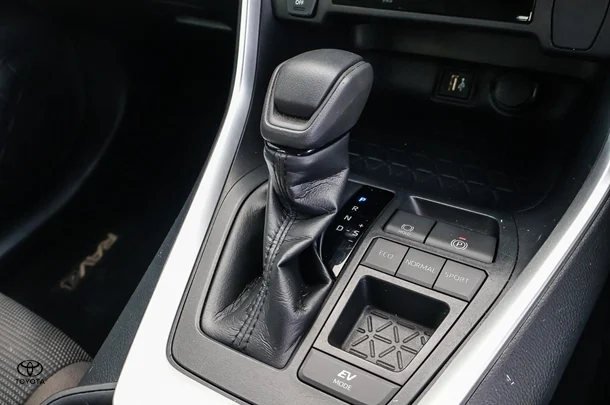 2023 Toyota Rav4 Hybrid GX image 19