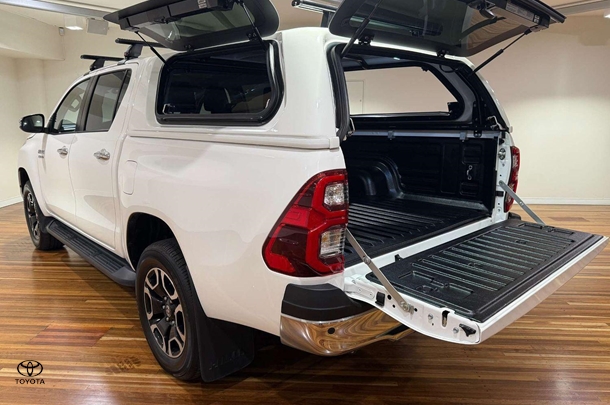 2023 Toyota Hilux SR5 image 12