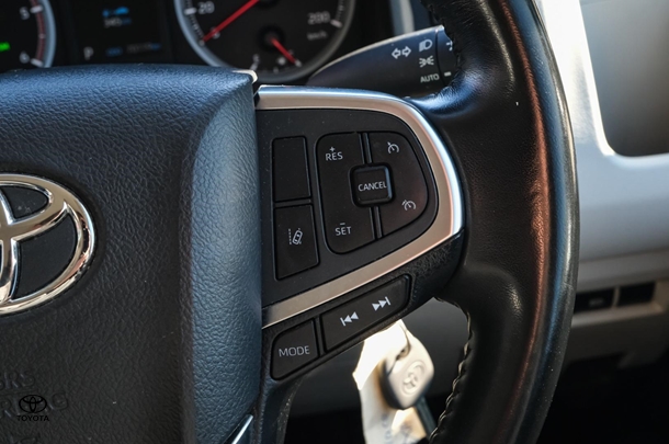 2022 Toyota HIACE LWB image 17