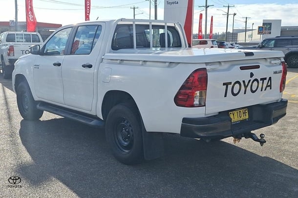 2020 Toyota Hilux 4x4 SR image 4