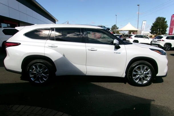 2022 Toyota Kluger Hybrid AWD GRANDE image 4