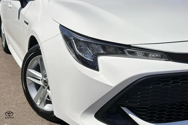2022 Toyota Corolla Hatch Hybrid Ascent Sport image 3
