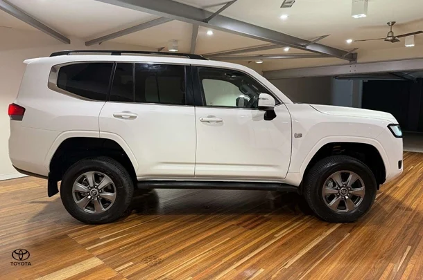 2022 Toyota Landcruiser VX image 12