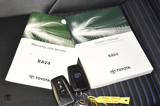 2022 Toyota RAV4 Hybrid XSE (AWD) image 20