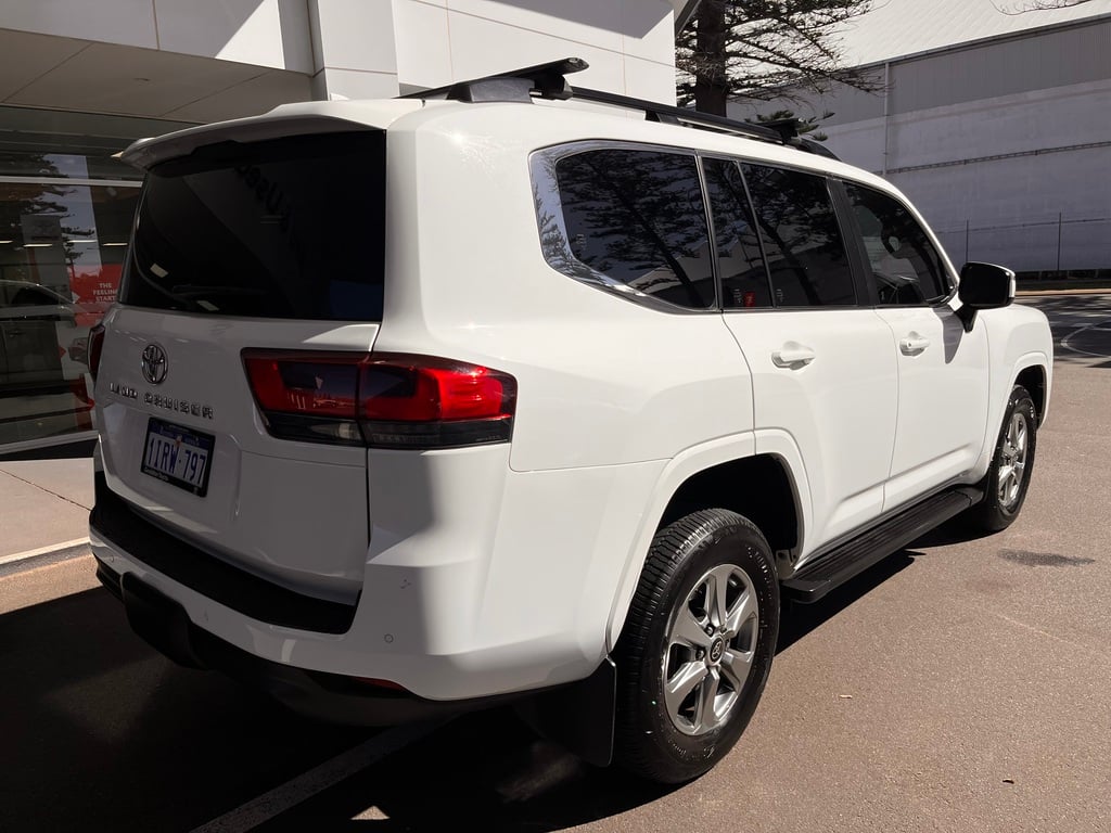 2021 Toyota Landcruiser VX image 3
