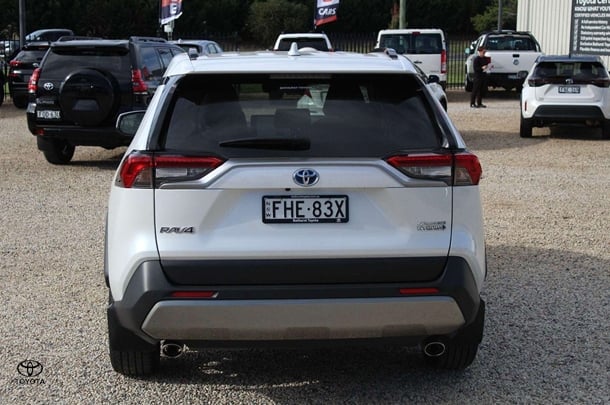 2024 Toyota RAV4 Hybrid Cruiser 2WD image 6