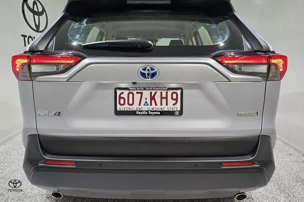 2024 Toyota RAV4 Hybrid GX-2WD image 3