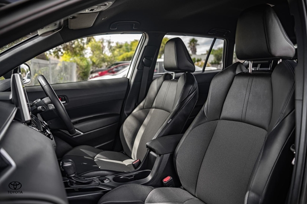 2024 Toyota COROLLA CROSS HYBRID GXL image 17