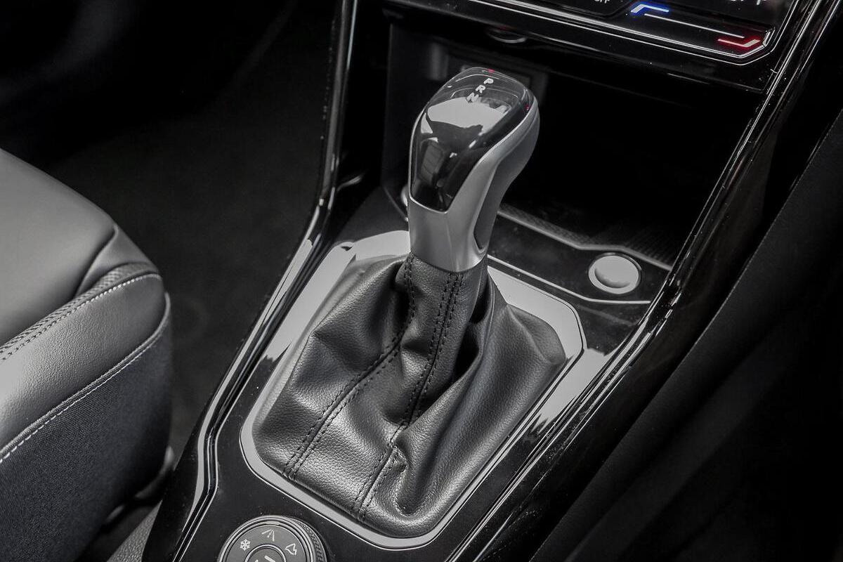 2024 Volkswagen T-Roc 140TSI R-Line D11 Auto 4MOTION MY24 image 16