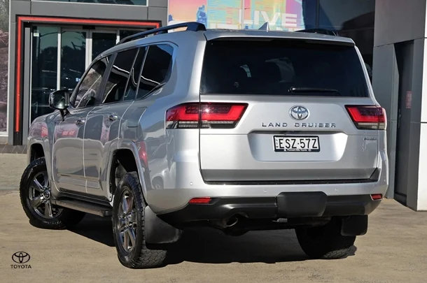 2022 Toyota Landcruiser Sahara image 2