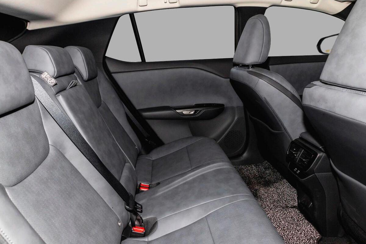 2024 Lexus RZ RZ450e Luxury Auto image 10