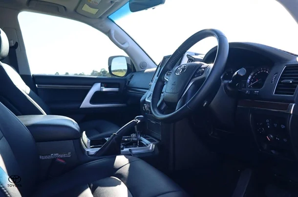 2020 Toyota Landcruiser VX image 21