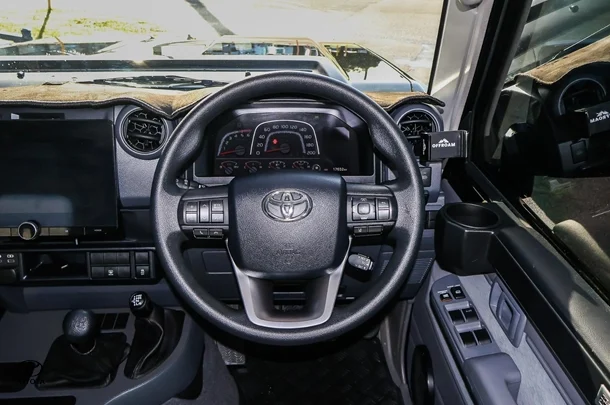 2024 Toyota LC Military GXL image 8