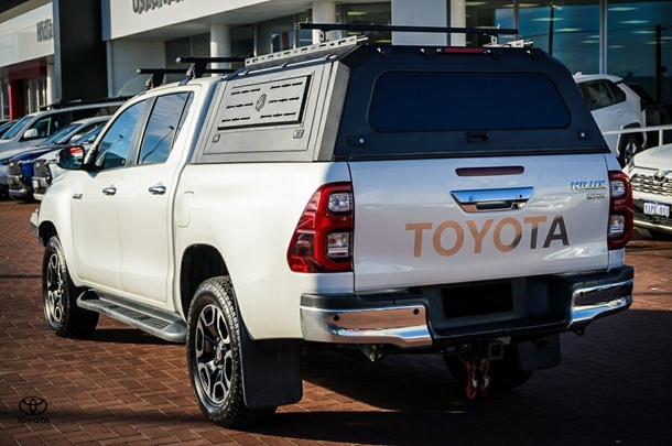 2021 Toyota Hilux 4x4 SR5 image 7
