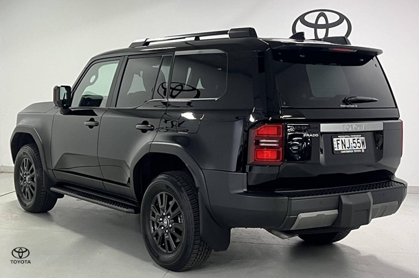 2025 Toyota Prado GXL image 8