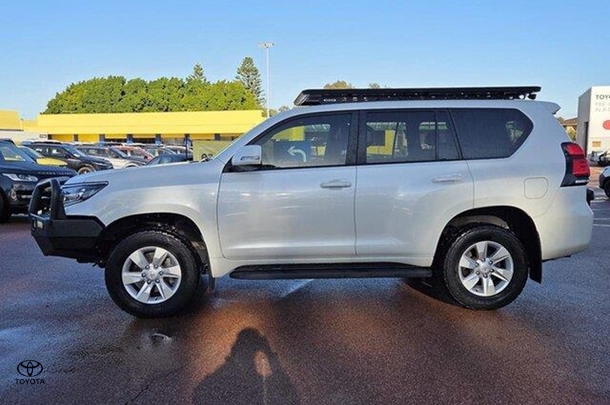 2021 Toyota Prado GXL image 6