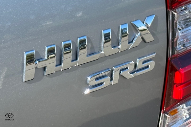 2021 Toyota HILUX SR5 image 12