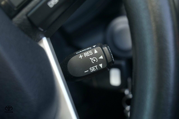 2017 Toyota HILUX SR image 17