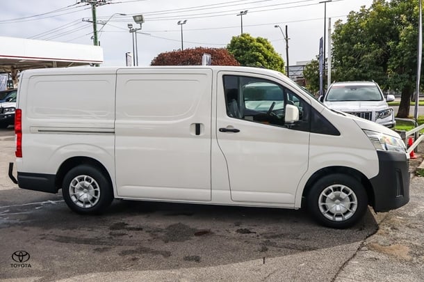 2020 Toyota Hiace LWB image 3
