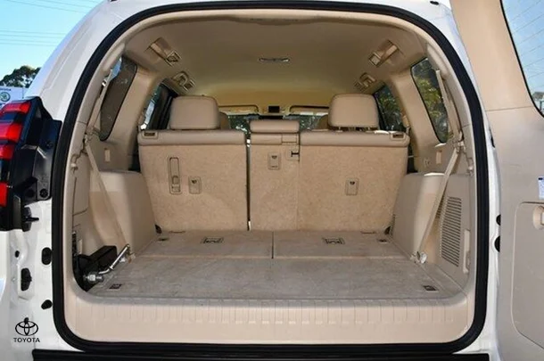 2021 Toyota Prado VX image 19