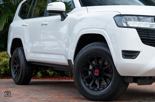 2023 TOYOTA Landcruiser GX image 6