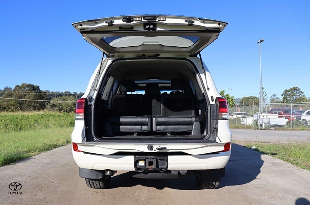 2018 Toyota Landcruiser VX image 13