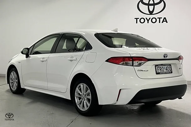 2024 Toyota Corolla Sedan Hybrid Ascent Sport image 8