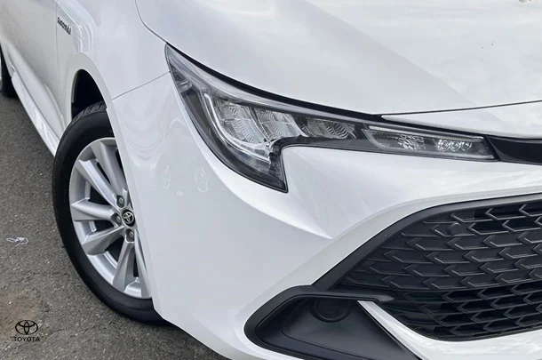 2022 Toyota Corolla Hatch Hybrid Ascent Sport image 3