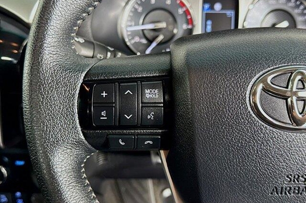 2021 Toyota Hilux SR5 image 17