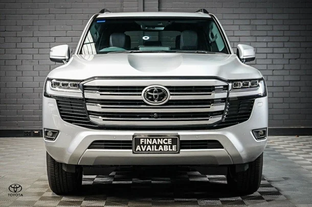 2024 Toyota Landcruiser VX image 3