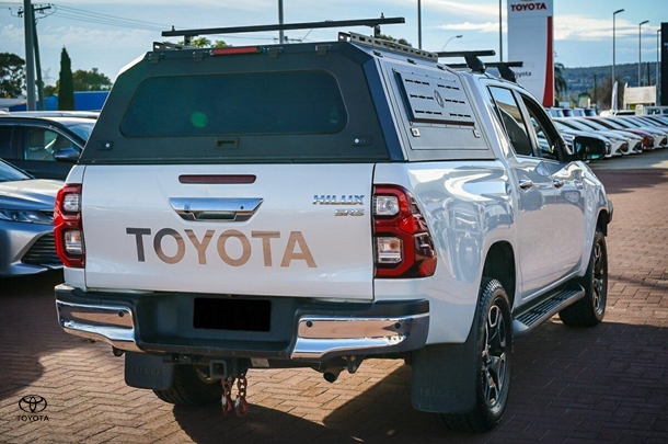 2021 Toyota Hilux 4x4 SR5 image 9