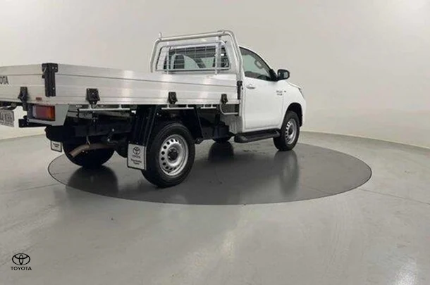 2023 Toyota Hilux 4x4 SR image 5