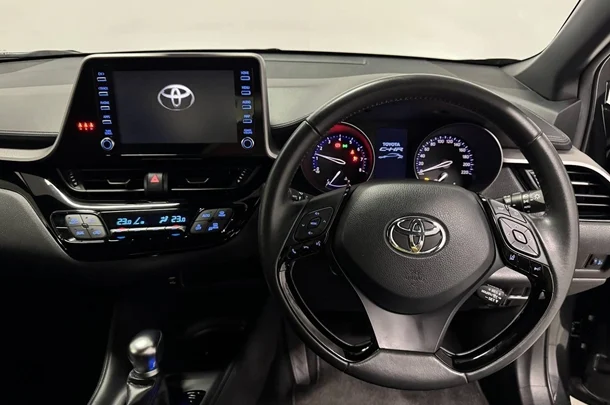 2023 Toyota C-HR GXL AWD image 15