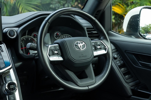 2023 TOYOTA Landcruiser GX image 10