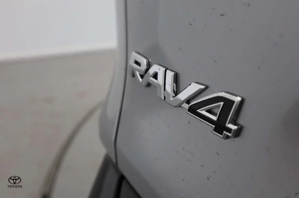 2022 Toyota RAV4 Hybrid XSE (2WD) image 11